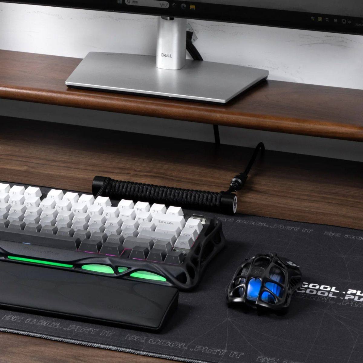 Cáp USB Custom GravaStar Coiled Aviator (Black/White)